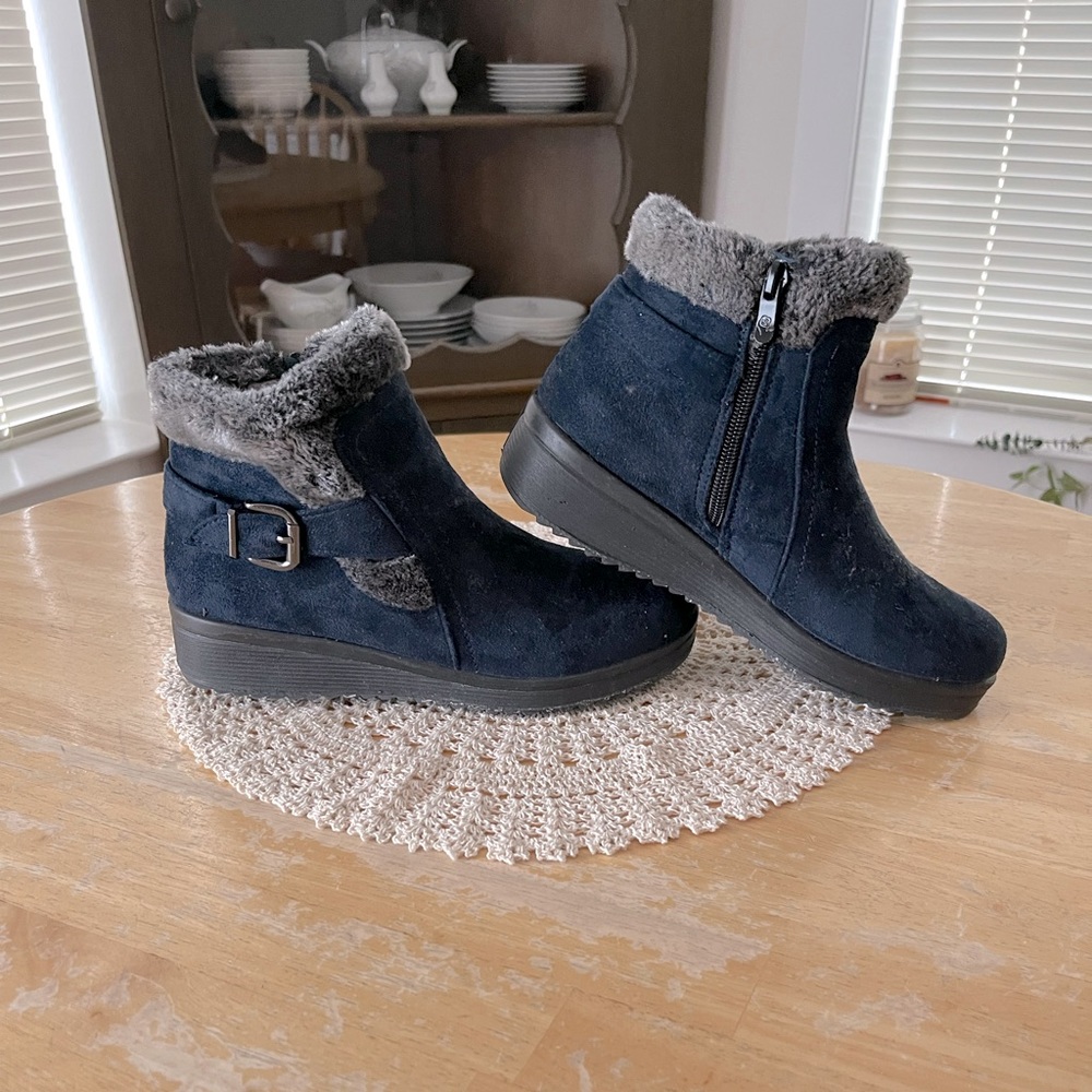 Patricia by Spring Step! Ankle snow boots! Blue suede, size 8